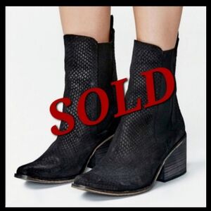 SOLD!!!NOT FOR SALE           Free People Benson Chelsea Heeled Boots